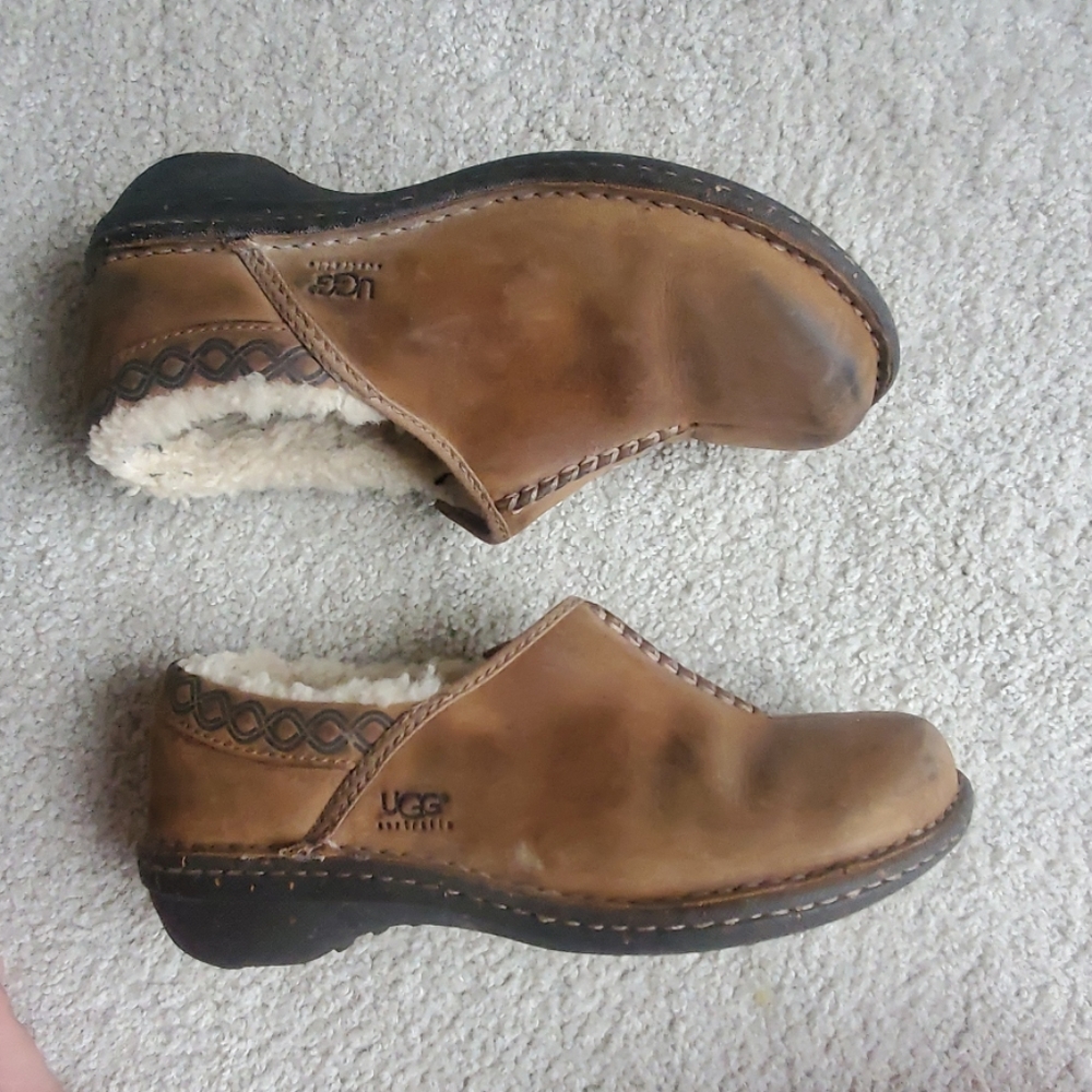 Ugg Size 7 - image 5